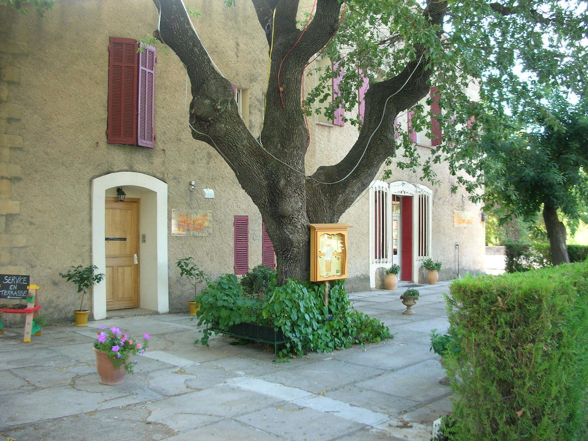 Hostellerie Le Mirabeau Peyrolles-en-Provence Exteriör bild