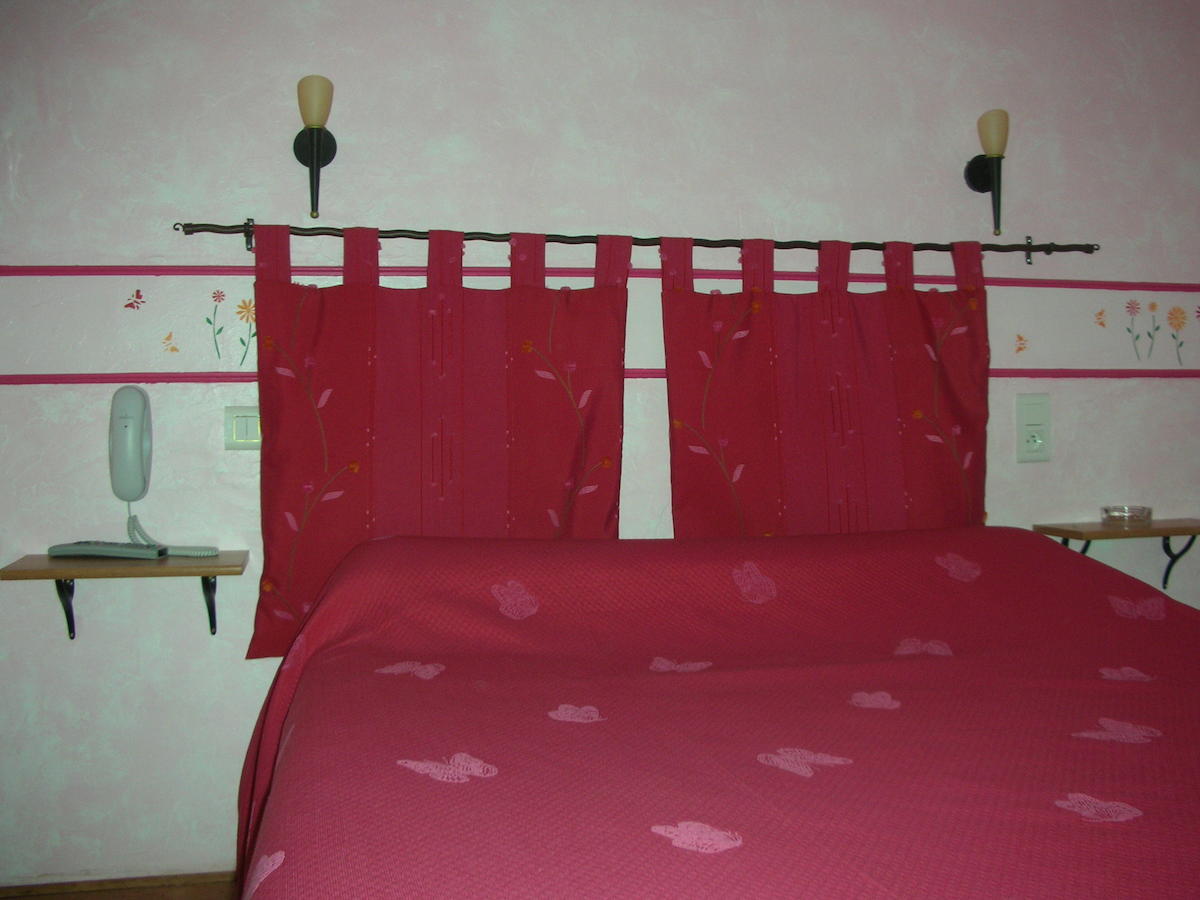Hostellerie Le Mirabeau Peyrolles-en-Provence Exteriör bild